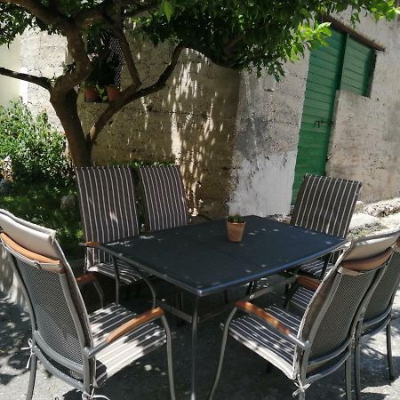 Studio Apartment Sabljic Kastela Ngoại thất bức ảnh